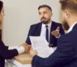 Die häufigsten Fragen rund um Kredite ( Foto: Adobe Stock - Studio Romantic )