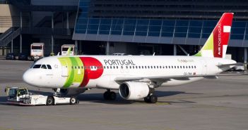 TAP Air Portugal erneut als beste Fluggesellschaft für Südamerika und Afrika (Foto: AdobeStock - Michael Derrer Fuchs 482881661_Editorial_Use_Only)